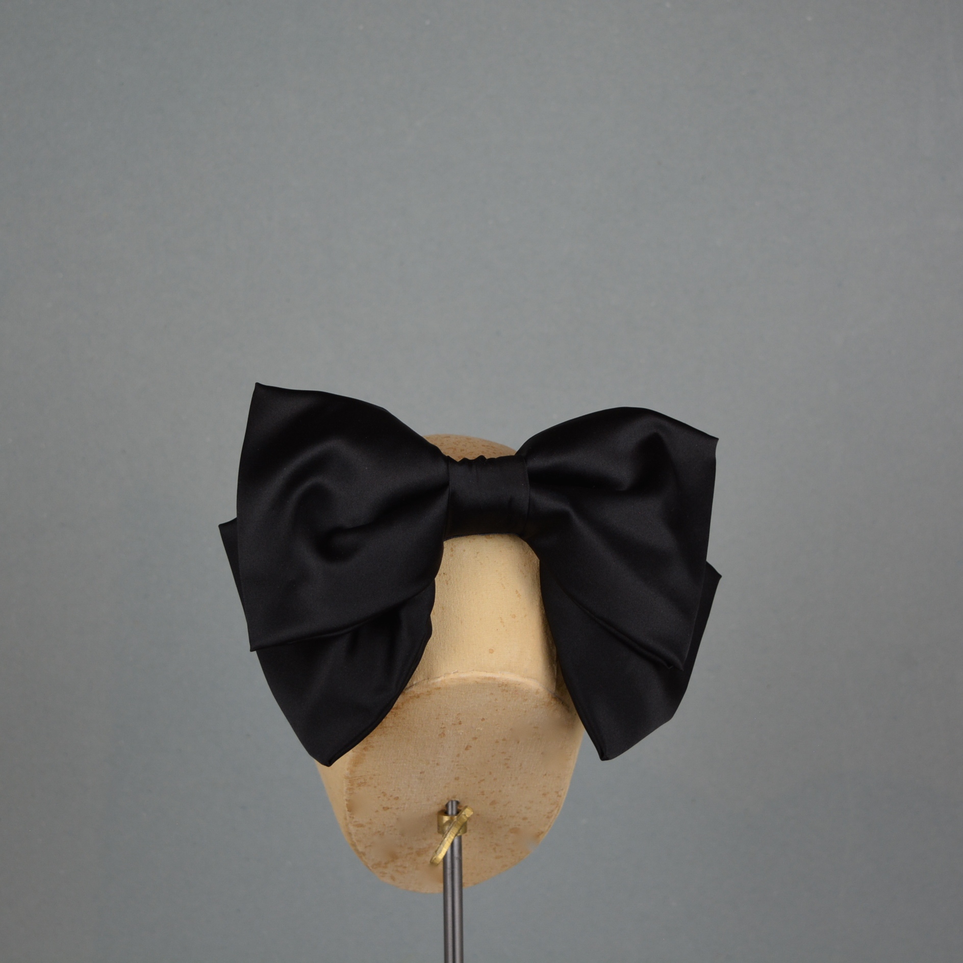 Paris Bow in Black