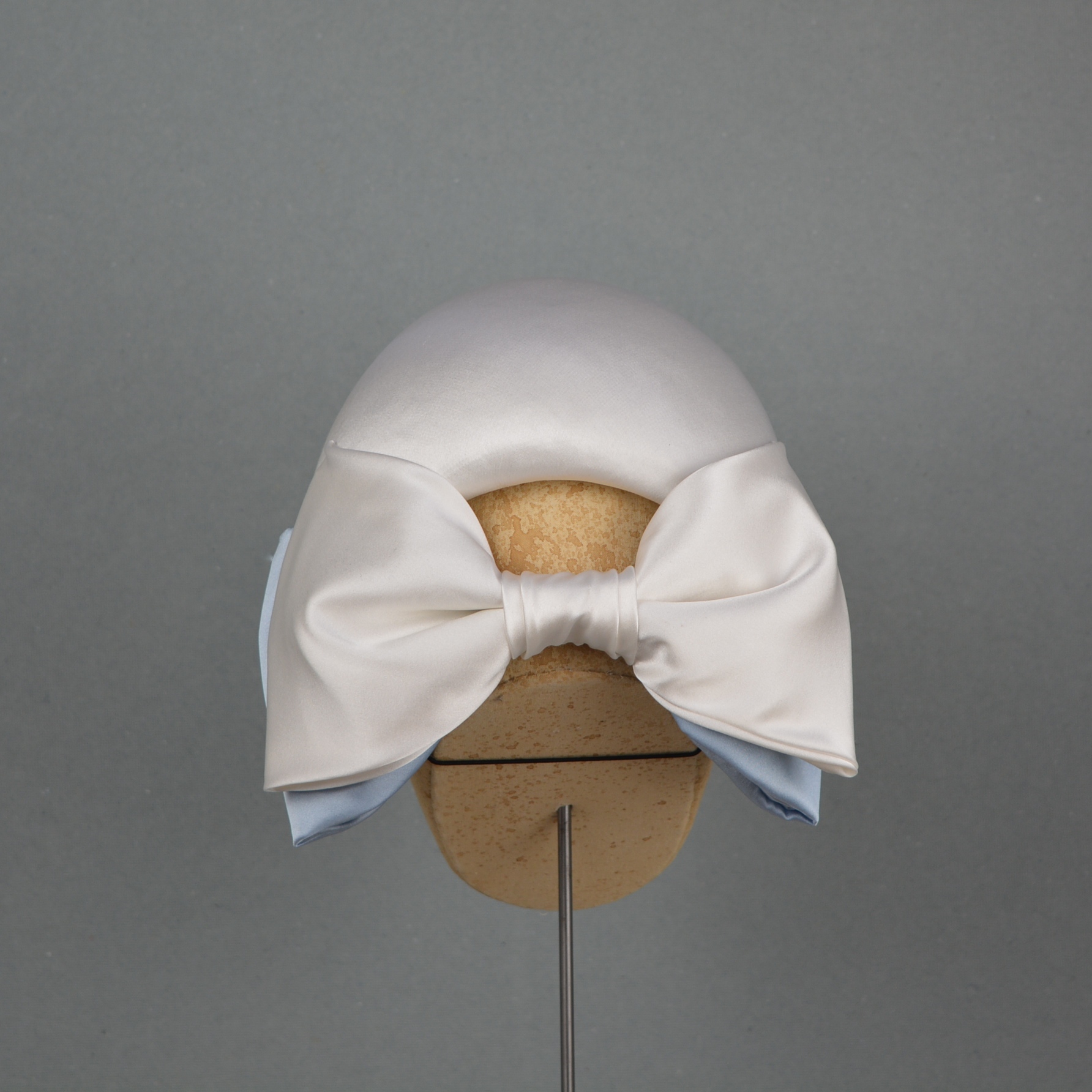 Ines in Ivory/Blue